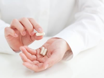 側(cè)柏葉泡酒擦頭一年多-易網(wǎng)健康<a href=http://www.jsjjzhkt.cn/jkys/ target=_blank class=infotextkey>養(yǎng)生</a>網(wǎng) 側(cè)柏葉泡酒擦頭一年多