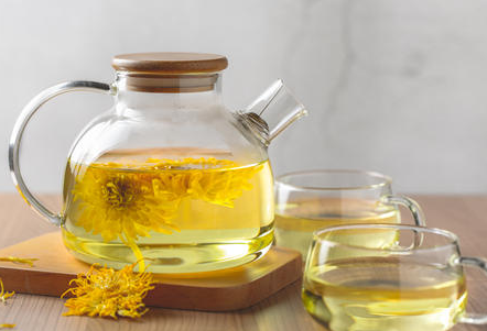 感冒可以喝菊花茶嗎-易網(wǎng)<a href=http://www.jsjjzhkt.cn/ target=_blank class=infotextkey>健康養(yǎng)生</a>網(wǎng) 感冒可以喝菊花茶嗎