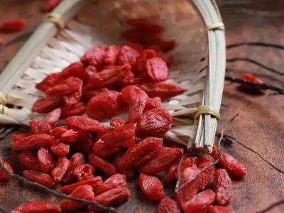 黑枸杞和紅枸杞哪個好 黑枸杞和紅枸杞的區別