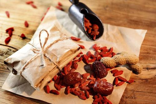 補(bǔ)氣血的食物有哪些-易網(wǎng)健康<a href=http://www.jsjjzhkt.cn/jkys/ target=_blank class=infotextkey>養(yǎng)生</a>網(wǎng) 補(bǔ)氣血的食物有哪些