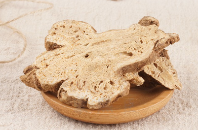 脾虛用什么泡水喝有效果 這6種藥材泡水喝健脾虛-易網<a href=http://www.jsjjzhkt.cn/ target=_blank class=infotextkey>健康養生</a>網 脾虛用什么泡水喝有效果 這6種藥材泡水喝健脾虛