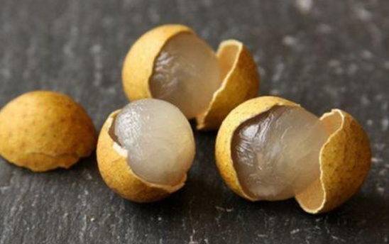 中藥桂圓皮的功效與作用及食用方法-易網健康<a href=http://www.jsjjzhkt.cn/jkys/ target=_blank class=infotextkey>養生</a>網 中藥桂圓皮的功效與作用及食用方法