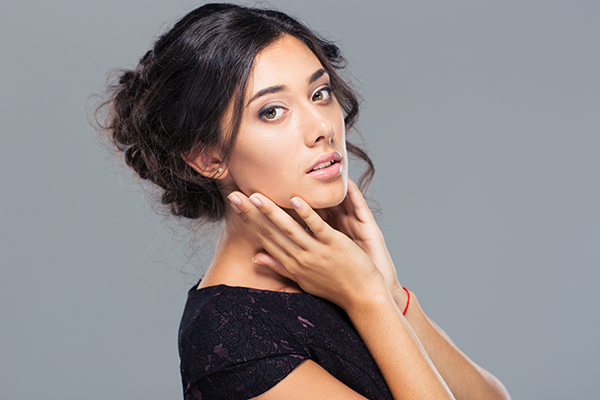 女性生發(fā)防脫發(fā)秘方?3種治頭發(fā)掉的偏方-易網(wǎng)健康<a href=http://www.jsjjzhkt.cn/jkys/ target=_blank class=infotextkey>養(yǎng)生</a>網(wǎng) 女性生發(fā)防脫發(fā)秘方?3種治頭發(fā)掉的偏方