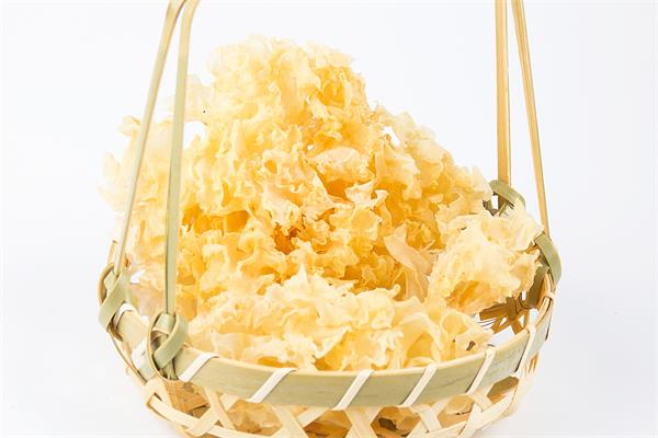 銀耳吃多了會濕氣重嗎（濕氣重的人可以喝銀耳湯嗎）