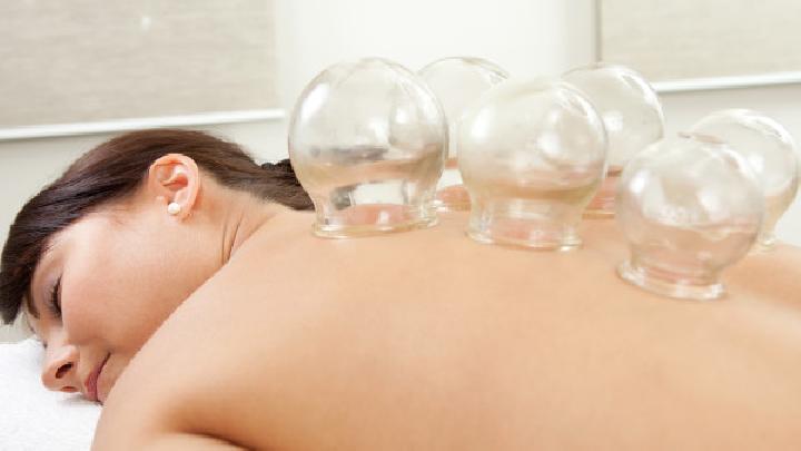 晚上睡覺總抽筋怎么辦 8個穴位按摩小方法美腿不抽筋-易網(wǎng)健康<a href=http://www.jsjjzhkt.cn/jkys/ target=_blank class=infotextkey>養(yǎng)生</a>網(wǎng) 晚上睡覺總抽筋怎么辦 8個穴位按摩小方法美腿不抽筋