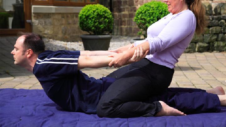 做足底按摩應該注意什么 足底按摩的8個準備事項-易網(wǎng)健康養(yǎng)生網(wǎng) 做足底按摩應該注意什么 足底按摩的8個準備事項