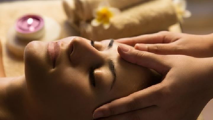 我們該如何避免冠心病的威脅 按摩十個穴位有效防治冠心病-易網健康<a href=http://www.jsjjzhkt.cn/jkys/ target=_blank class=infotextkey>養生</a>網 我們該如何避免冠心病的威脅 按摩十個穴位有效防治冠心病