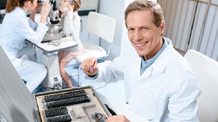 青少年應該如何預防近視?預防青少年近視試試中醫推拿飲食法-易網健康養生網 青少年應該如何預防近視?預防青少年近視試試中醫推拿飲食法