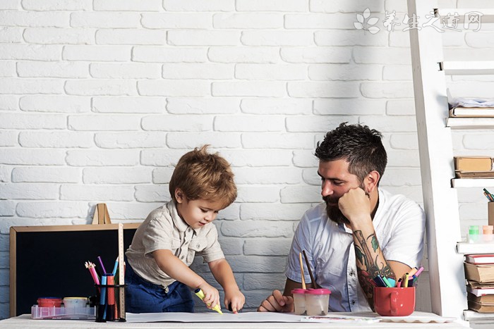 心理專家阿達麗:孩子受批評不愿上學 家長別強迫