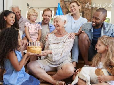 奶奶背孫子被困電梯9小時(shí) 靠生吃南瓜菜葉充饑