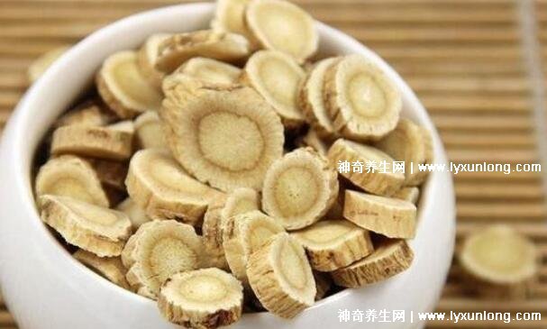 4種人不宜喝黃芪精,黃芪精的副作用太大了(高血壓腦出血慎服)-易網<a href=http://www.jsjjzhkt.cn/ target=_blank class=infotextkey>健康養生</a>網 4種人不宜喝黃芪精,黃芪精的副作用太大了(高血壓腦出血慎服)